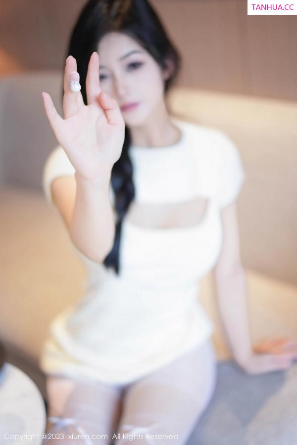 逗逗DouDou  [XiuRen]高清写真图 2023.10.20 No.7542 小逗逗 制服美腿第20张图片